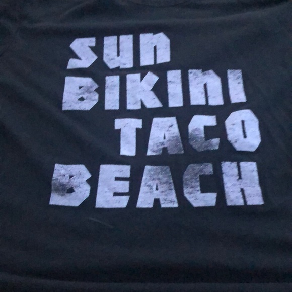 Short sleeve, Slit shoulders - Picture 3 of 4